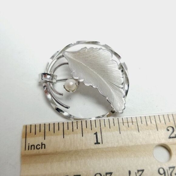 Vintage Sterling Silver Leaf and Faux Pearl Circle Brooch Signed C.R. Co, Estate - Picture 5 of 7